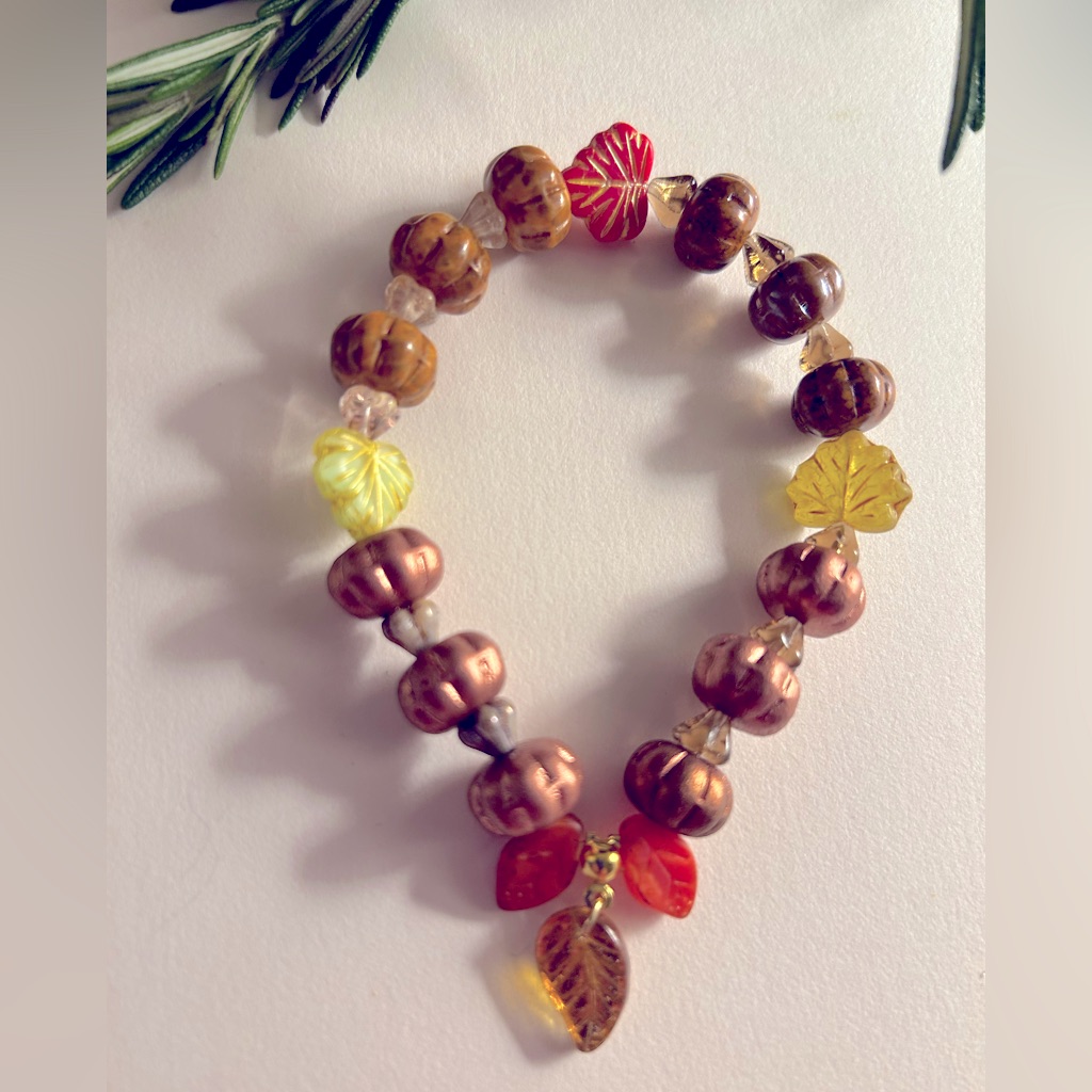 Nwot Bracelet Pumpkins & Autumn Leaves Bright Czech Glass, Charms, Stretch Osfm